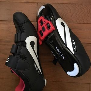NEW Size 42 Peloton Shoes WITH cleats